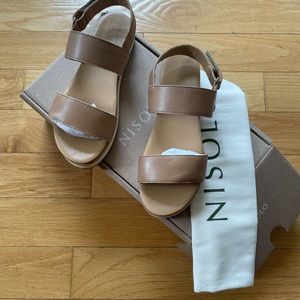 Nisolo Sandal - Almond